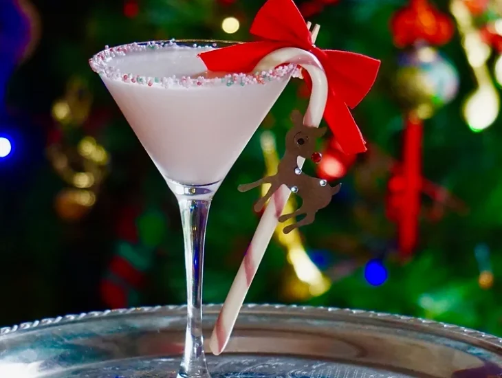 Pink Peppermint Christmas Cocktail Recipe